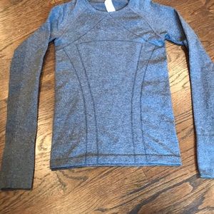 Ivivva long sleeved top with thumb holes!